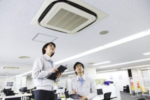 業務用エアコンはフロン排出抑制法に則った点検が必要！