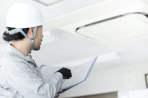 業務用エアコンのよくある故障と原因は？修理と買い替えの判断基準